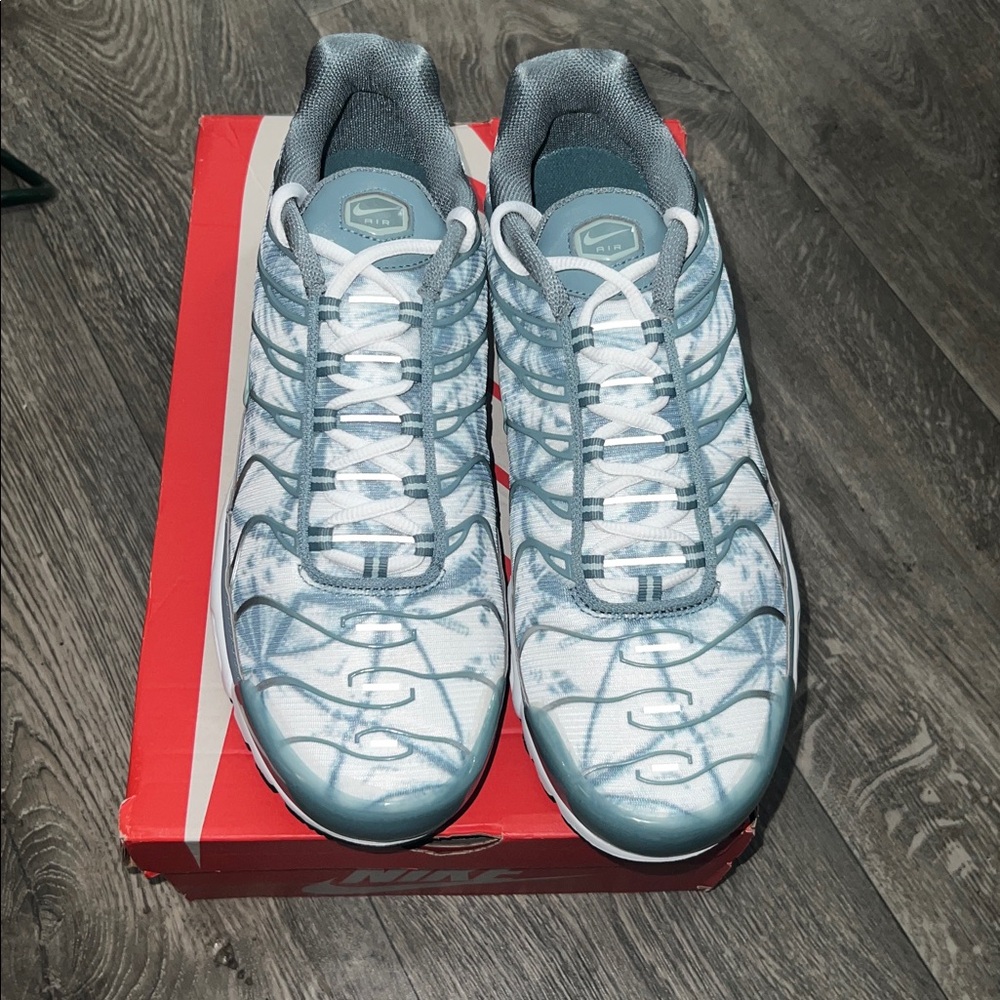 Stylish Blue and White Sneakers - Picture 2 of 7